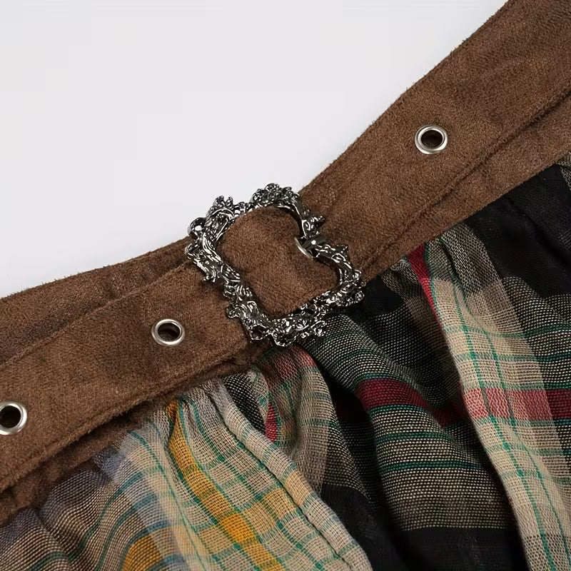 Detailaufnahme des karierten, strukturierten Materials mit Nähten und Layern