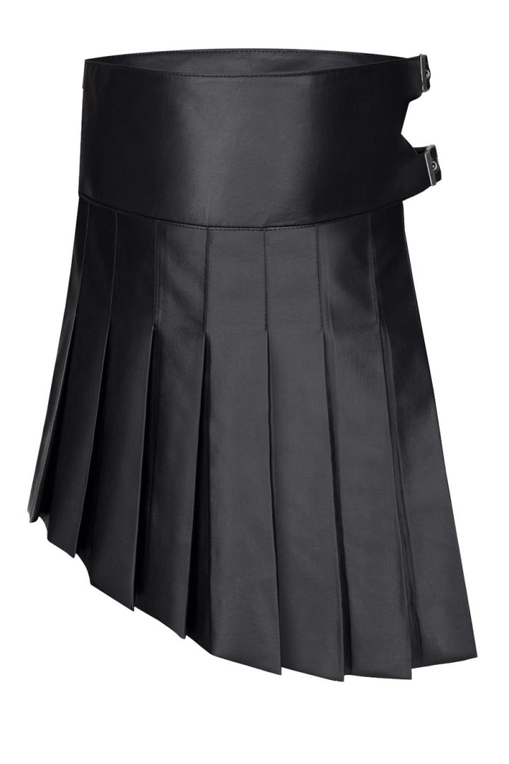 Schwarzer Wetlook-Rock mit breitem Bund und Faltendesign von vorne