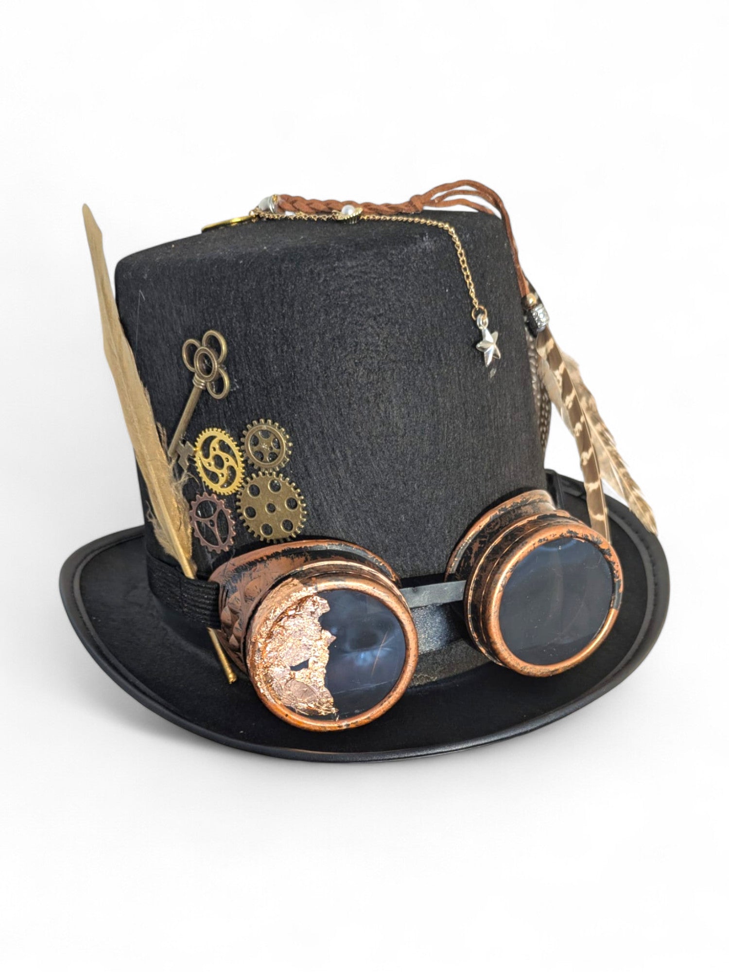 Steampunk Hut und als perfekte Ergänzung zum Fascinator mit Federn, Schlüssel und Lederdetails - mySecretKey