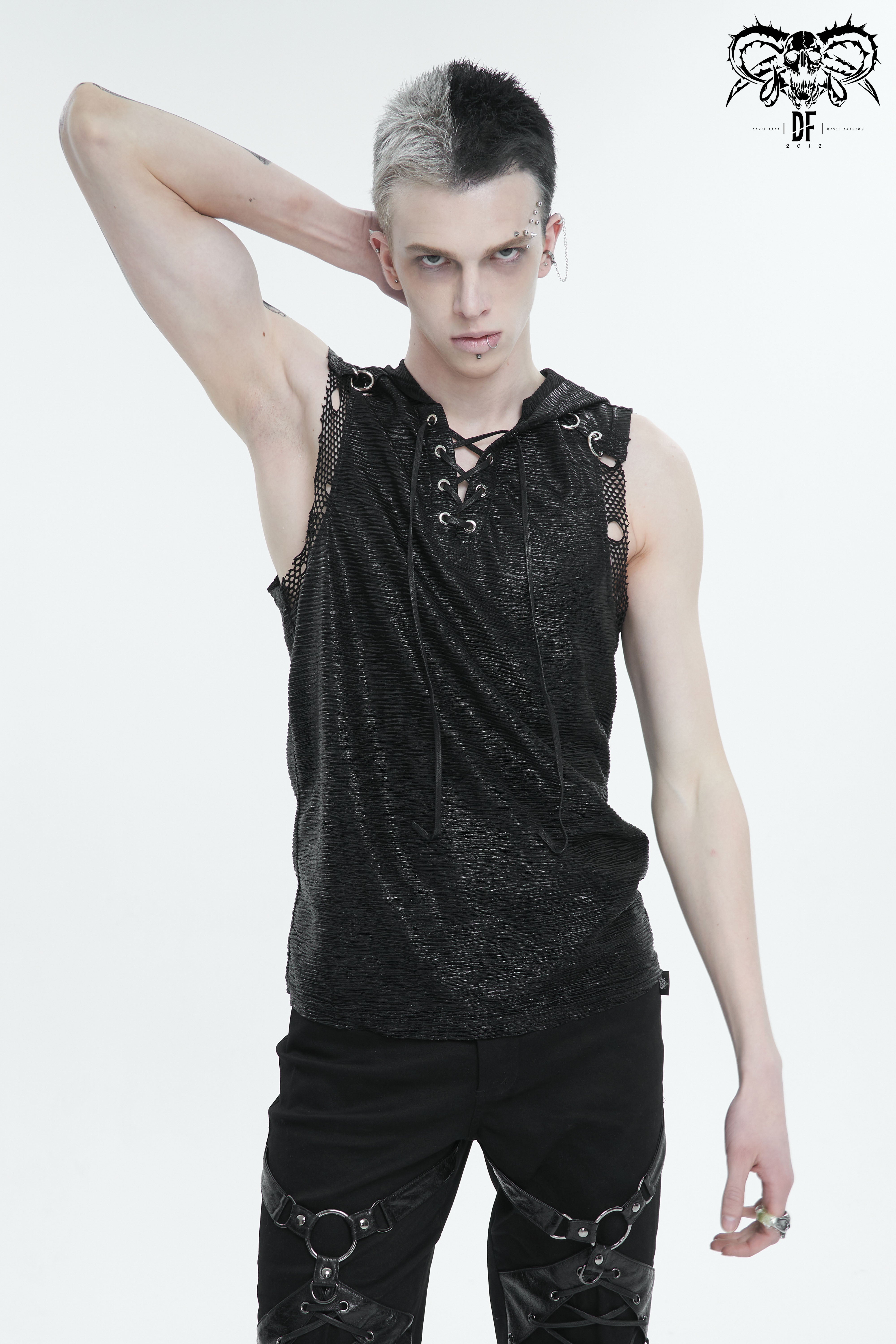 Fokus auf das plissierte, gerippte Material des Death Dealer Tanktops.
