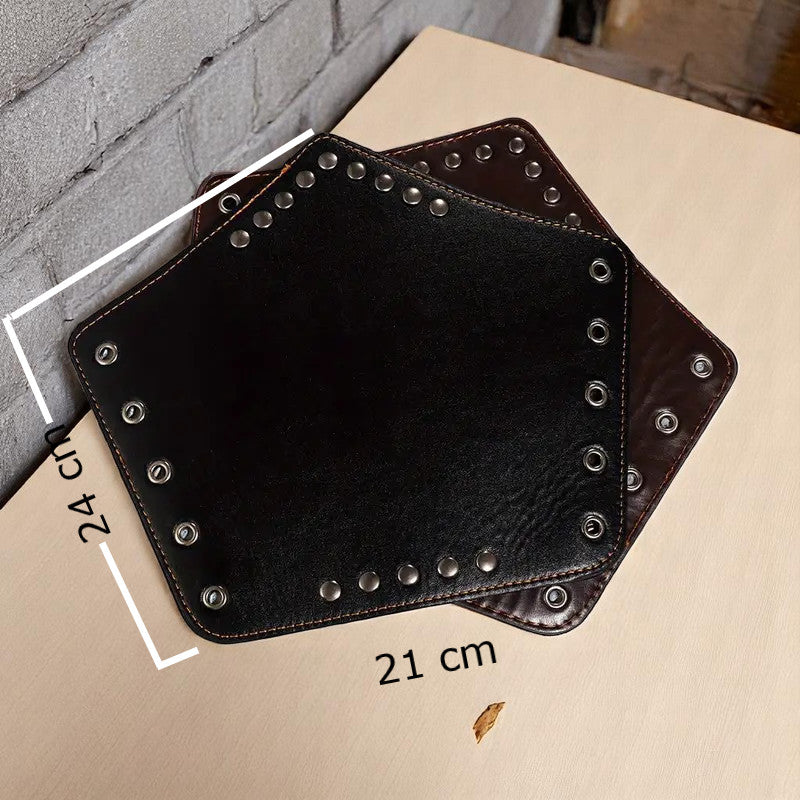 Breite Unterarm-Manschette aus Kunstleder mit Nieten | mySecretKey