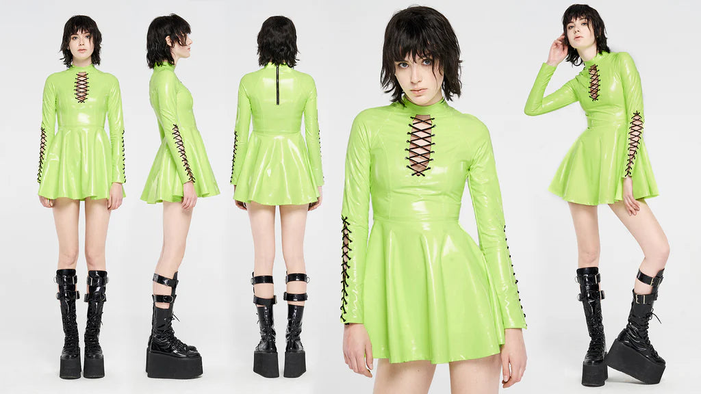 Nahaufnahme des Cut-Out Dekolletés mit Schnürung