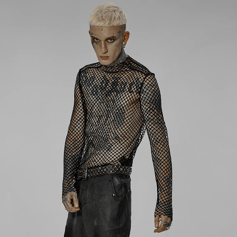 Detailaufnahme des angeschnittenen Stehkragens am grobmaschigen Fishnet-Shirt.