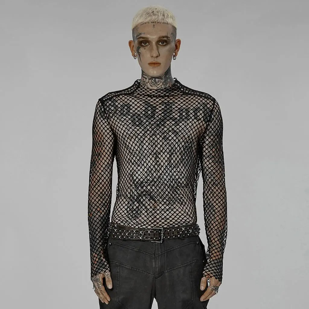 PUNK RAVE Netzshirt getragen von einem Model zur Demonstration des entspannten Schnitts.