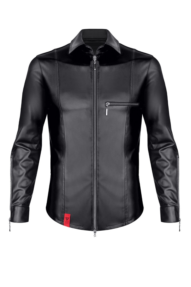 Detailaufnahme des vertikalen Zwei-Wege-Reißverschlusses an der Vorderseite der schwarzen Lederoptik-Jacke.
