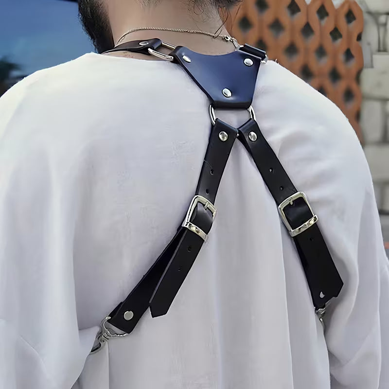 Detailansicht der Metallschnallen und verstellbaren Schulterriemen