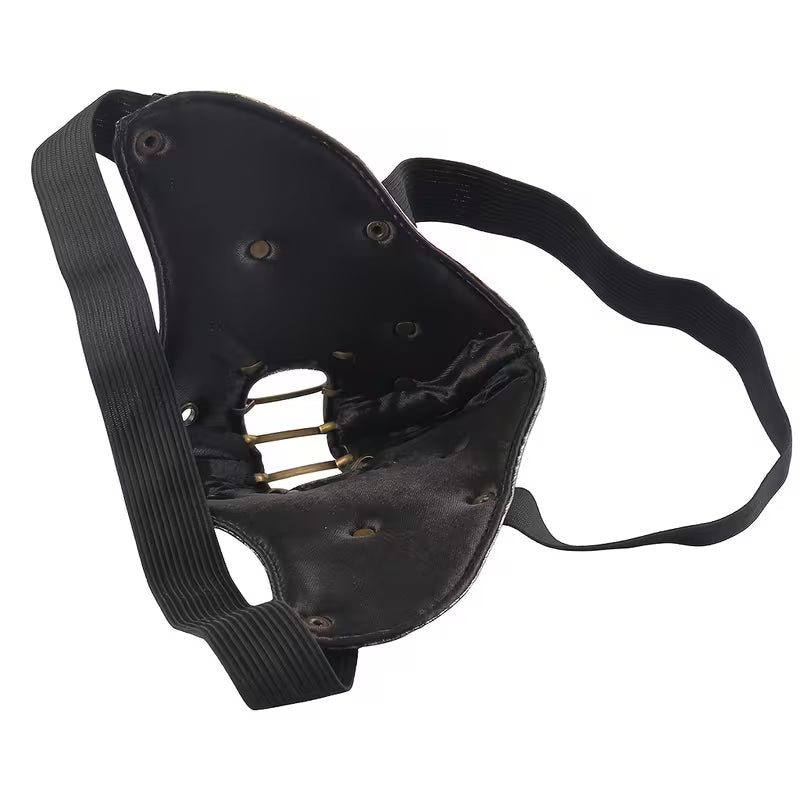 Flache Ansicht der Maske mit Fokus auf die silberfarbene Hardware